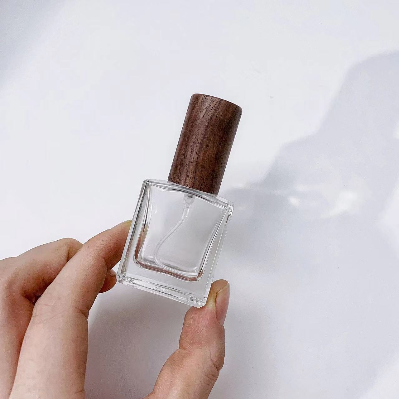 ガラスフレグランススプレー,ポータブル,正方形,詰め替え可能 - Perfume Fragrance Vending Machine のレビューと価格