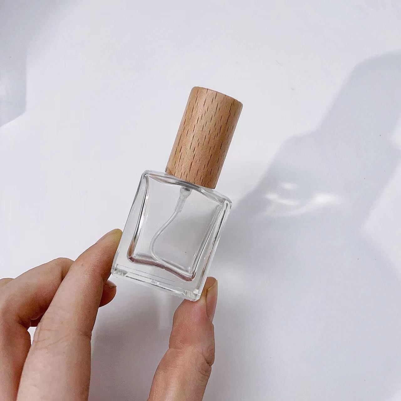 ガラスフレグランススプレー,ポータブル,正方形,詰め替え可能 - Perfume Fragrance Vending Machine のレビューと価格